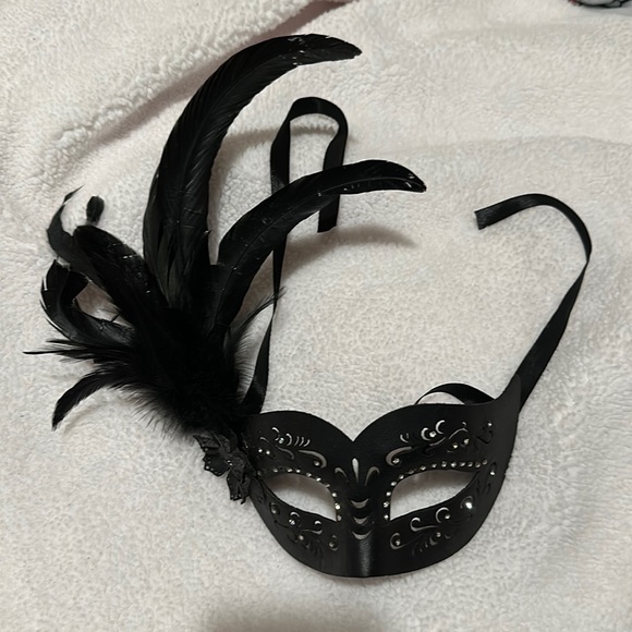 Masquerade Mask - Picture 1 of 2